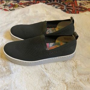 Born Soltice slip on